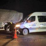 Van com pacientes de Chapadão do Sul colide contra carreta em Frutal (MG)